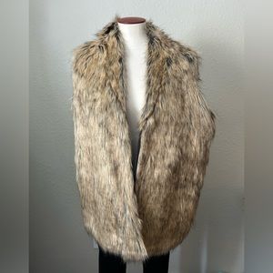 LOVELY Faux Fur Vest from Boutique Brand Grace & Lace. Smoke Free Home. NWT